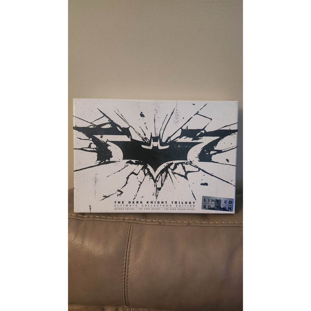 THE DARK‎ KNIGHT TRILOGY ULTIMATE COLLECTOR'S EDITION BLURAY + DIGITAL